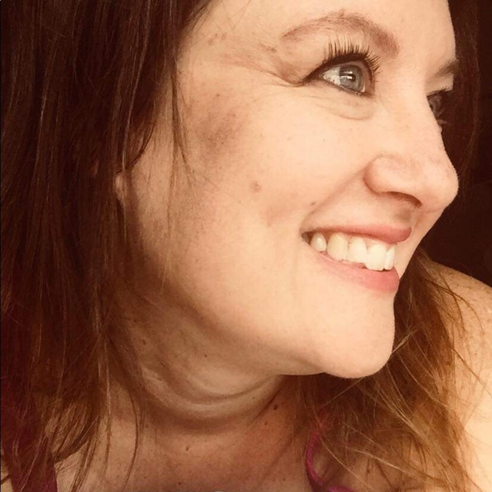 Meet your Posher, Courtney 🥂